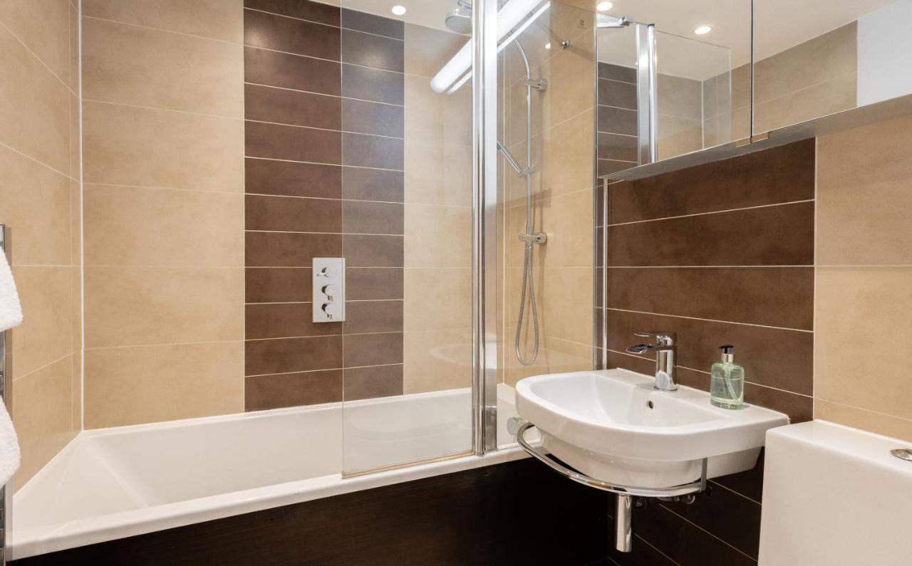 Apartament The Chelsea Arms - Bright 3Bdr With Garden & Private Parking Londyn Zewnętrze zdjęcie